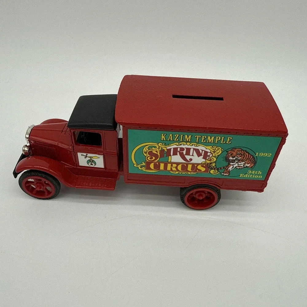 Ertl 1931 Hawkeye Kazim Temple Shrine Circus Truck Bank